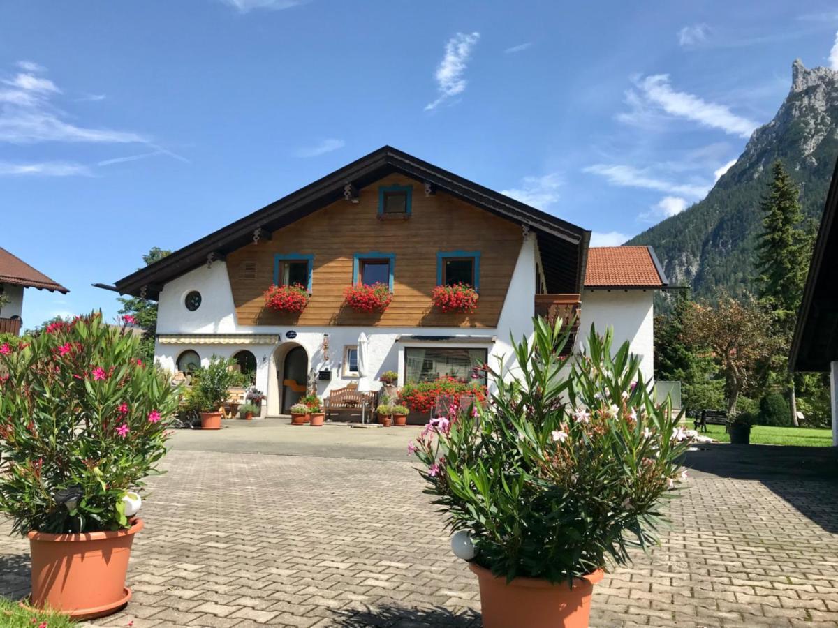 Gaestehaus Edlhuber Mittenwald Exterior photo